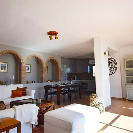 Apartment El Quinto Pino, Luxury Country With Pool And Parking Hansonholiday